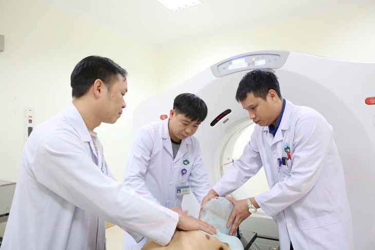 Làm chủ kỹ thuật chuyên sâu, y tế Hà Tĩnh giữ vững 'trụ cột' tuyến tỉnh- Ảnh 5.