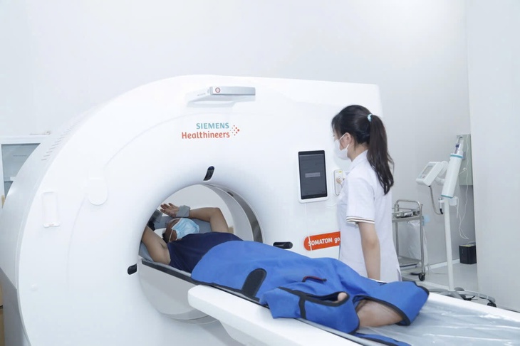 Làm chủ kỹ thuật chuyên sâu, y tế Hà Tĩnh giữ vững 'trụ cột' tuyến tỉnh- Ảnh 2.