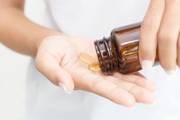 3 loại vitamin và khoáng chất không nên uống vào buổi sáng- Ảnh 1.