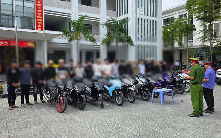Khởi tố nhóm thanh thiếu niên mang dao tự chế chém người - Ảnh 1. Khởi tố nhóm thanh thiếu niên mang dao tự chế chém người - Ảnh 1.