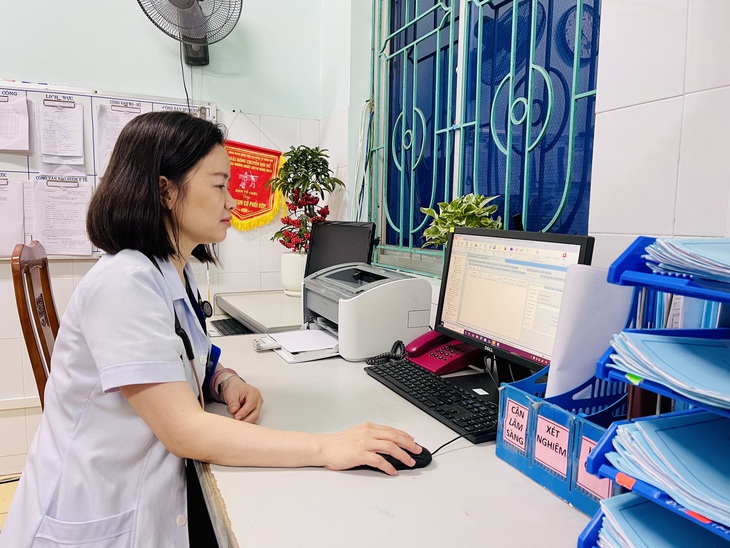 Nữ bác sĩ 20 năm viết tiếp hành trình còn dang dở của người ba - Ảnh 1.