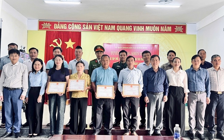 Cán bộ công an lao xuống hồ nước sâu cứu cháu bé 2 tuổi- Ảnh 2.