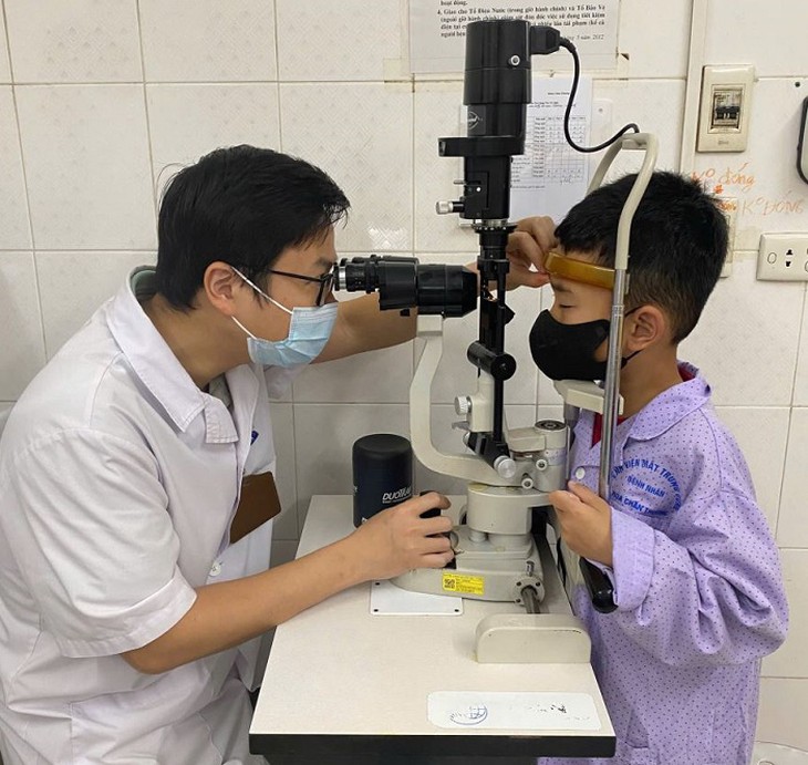 Cách sơ cứu đúng khi bị chấn thương mắt- Ảnh 1.