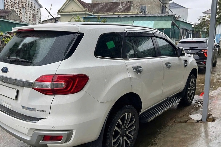 Khởi tố người đàn ông điều thêm ô tô chặn xe ngày mùng 2 Tết- Ảnh 2. Khởi tố người đàn ông điều thêm ô tô chặn xe ngày mùng 2 Tết- Ảnh 2.