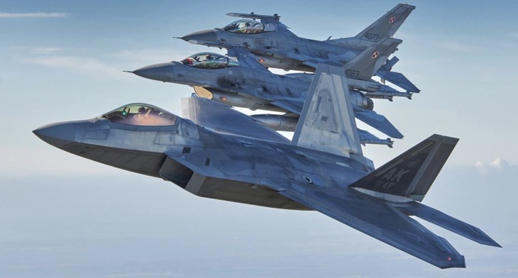 Lần đầu tiên trong lịch sử Mỹ điều loạt tiêm kích 'chim săn mồi' thế hệ 5 F-22 Raptor đến Israel- Ảnh 1. Lần đầu tiên trong lịch sử Mỹ điều loạt tiêm kích 'chim săn mồi' thế hệ 5 F-22 Raptor đến Israel- Ảnh 1.