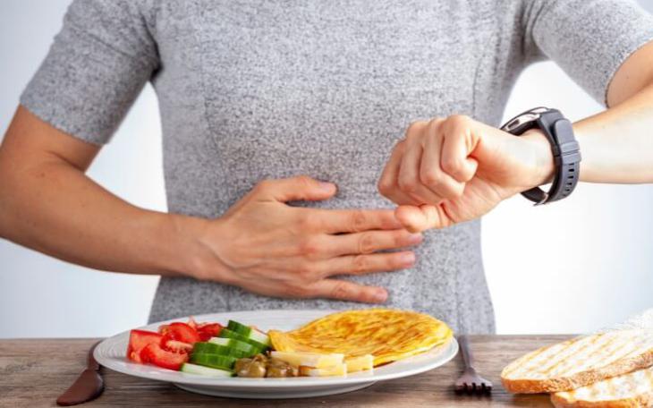5 điều cần biết trước khi nhịn ăn gián đoạn để giảm cân - Ảnh 2.