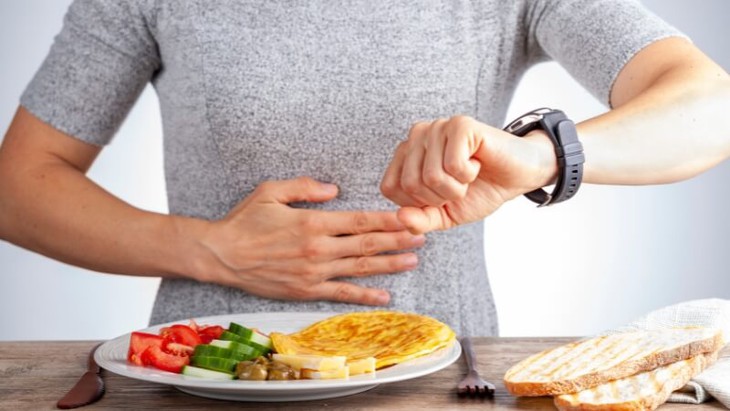 Những nguy cơ tiềm ẩn khi nhịn ăn để giảm cân - Ảnh 1. Những nguy cơ tiềm ẩn khi nhịn ăn để giảm cân - Ảnh 1.