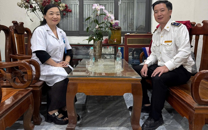 Vợ chồng bác sĩ người Mông lặng thầm ‘gác cổng bệnh tật’ miền biên viễn