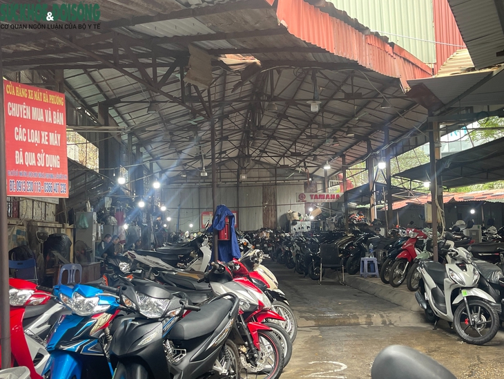 Chợ xe máy cũ chùa Hà đìu hiu đầu năm: Hàng trăm xe xếp kín, vắng bóng khách mua- Ảnh 4. Chợ xe máy cũ chùa Hà đìu hiu đầu năm: Hàng trăm xe xếp kín, vắng bóng khách mua- Ảnh 4.
