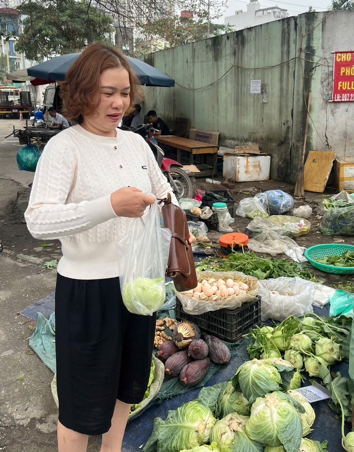 Hết Tết, người dân 'giải ngấy': Rau xanh đắt hàng- Ảnh 5.