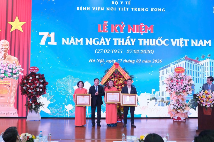 Thứ trưởng Bộ Y tế: Phát triển kỹ thuật chuyên sâu, mũi nhọn chuyên ngành nội tiết- Ảnh 3. Thứ trưởng Bộ Y tế: Phát triển kỹ thuật chuyên sâu, mũi nhọn chuyên ngành nội tiết- Ảnh 3.