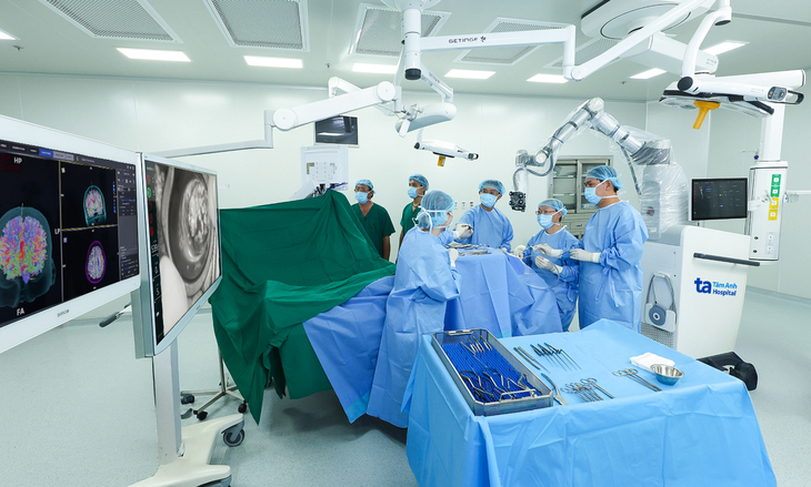 Bệnh viện Đa khoa Tâm Anh TP HCM nhận kỷ lục châu Á về phẫu thuật u não, đột quỵ bằng Robot AI- Ảnh 2. Bệnh viện Đa khoa Tâm Anh TP HCM nhận kỷ lục châu Á về phẫu thuật u não, đột quỵ bằng Robot AI- Ảnh 2.