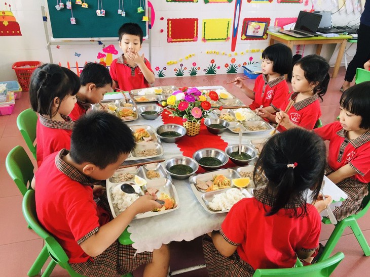 Dinh dưỡng học đường: Đừng để trẻ ăn mặn, hảo ngọt- Ảnh 2.