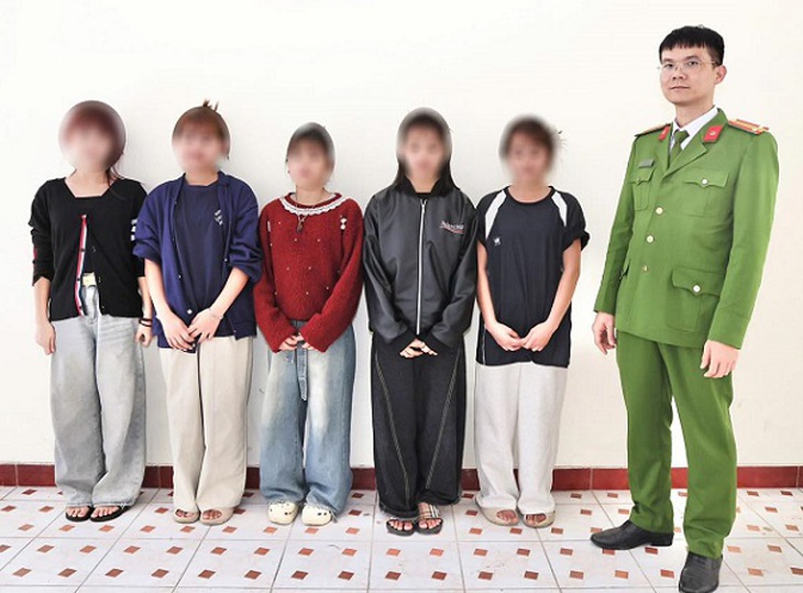 5 học sinh 14 tuổi rời trường đi làm thuê theo lời rủ rê qua mạng- Ảnh 1. 5 học sinh 14 tuổi rời trường đi làm thuê theo lời rủ rê qua mạng- Ảnh 1.