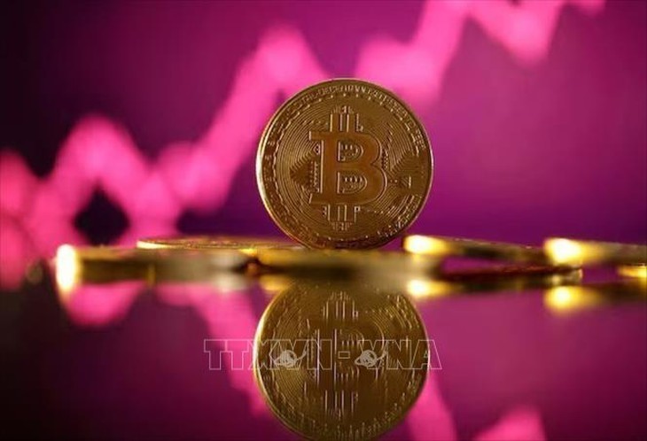 Giá Bitcoin rơi xuống mức dưới 64.000 USD sau khi Israel tấn công Iran- Ảnh 1.