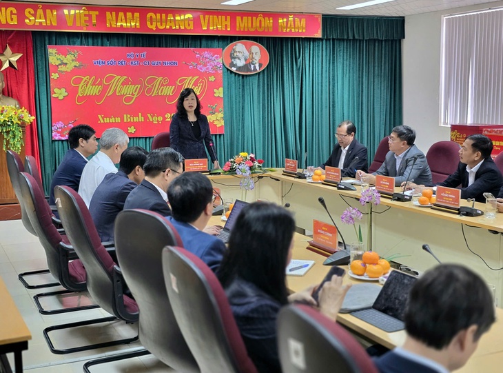 Bộ trưởng Bộ Y tế Đào Hồng Lan chúc Tết Viện Sốt rét - Ký sinh trùng - Côn trùng Quy Nhơn- Ảnh 1.
