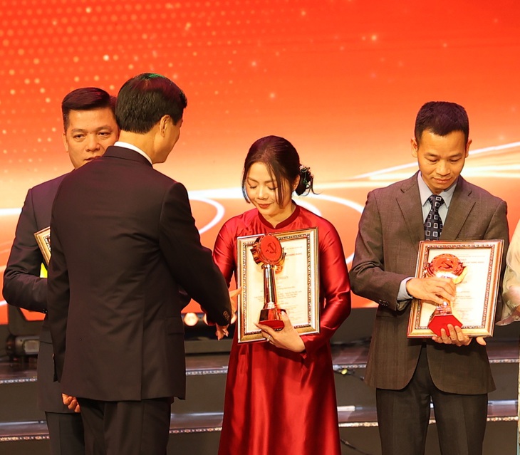 Báo Sức khỏe và Đời sống vinh dự nhận giải C Giải báo chí Búa liềm Vàng 2025- Ảnh 3.