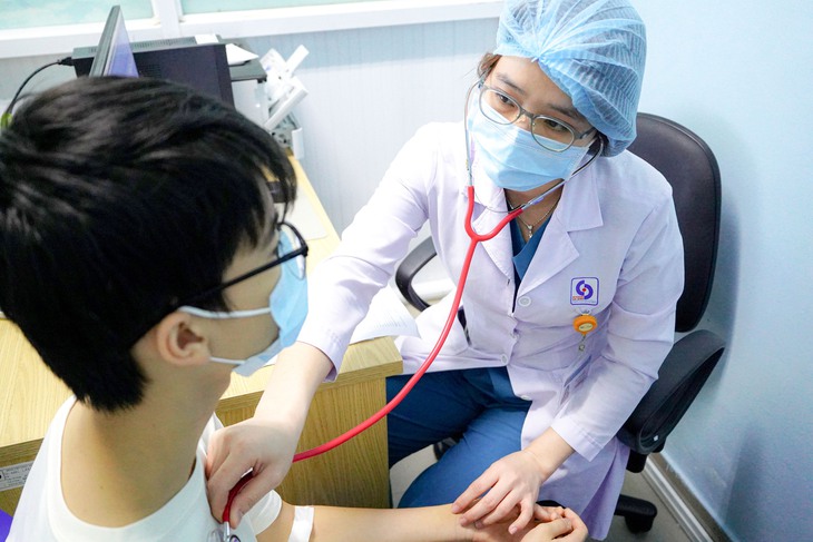 Cứu sống nam thiếu niên bị sốt xuất huyết biến chứng tan huyết cấp hiếm gặp - Ảnh 2. Cứu sống nam thiếu niên bị sốt xuất huyết biến chứng tan huyết cấp hiếm gặp - Ảnh 2.