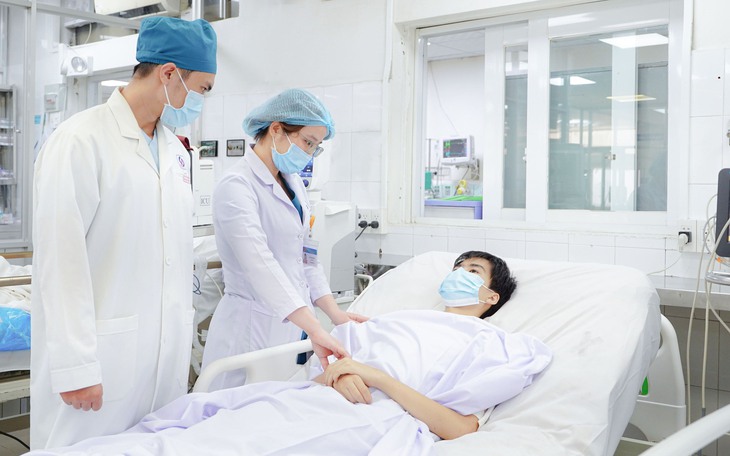 Cứu sống nam thiếu niên bị sốt xuất huyết biến chứng tan huyết cấp hiếm gặp 