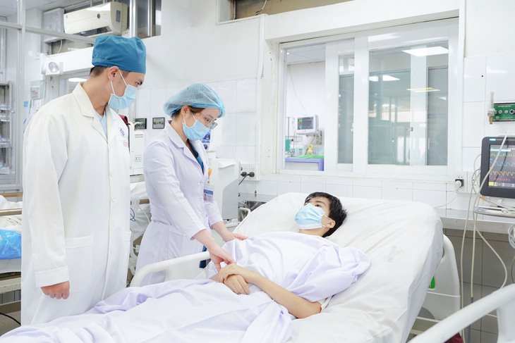 Cứu sống nam thiếu niên bị sốt xuất huyết biến chứng tan huyết cấp hiếm gặp - Ảnh 1. Cứu sống nam thiếu niên bị sốt xuất huyết biến chứng tan huyết cấp hiếm gặp - Ảnh 1.