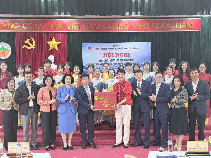 Thứ trưởng Bộ Y tế thăm, chúc Tết tại Trung tâm Phục hồi chức năng người khuyết tật Thụy An- Ảnh 1. Thứ trưởng Bộ Y tế thăm, chúc Tết tại Trung tâm Phục hồi chức năng người khuyết tật Thụy An- Ảnh 1.