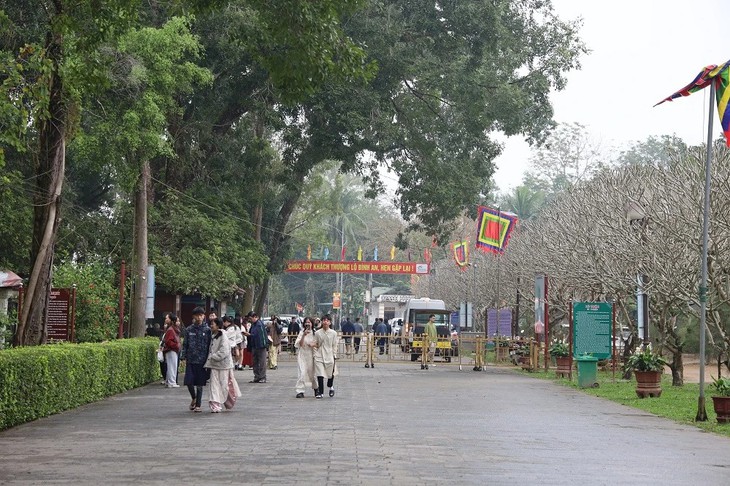 Những điểm tham quan, chiêm bái đầu xuân không thể bỏ qua ở xứ Thanh- Ảnh 2. Những điểm tham quan, chiêm bái đầu xuân không thể bỏ qua ở xứ Thanh- Ảnh 2.