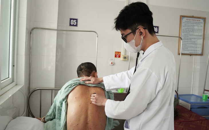 Người đàn ông ở Quảng Ninh bị nhiễm bệnh giun lươn với những triệu chứng dễ nhầm lẫn