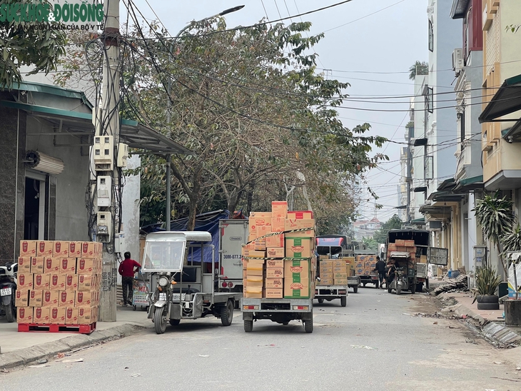 'Thủ phủ' bánh kẹo La Phù ngày giáp Tết- Ảnh 2. 'Thủ phủ' bánh kẹo La Phù ngày giáp Tết- Ảnh 2.