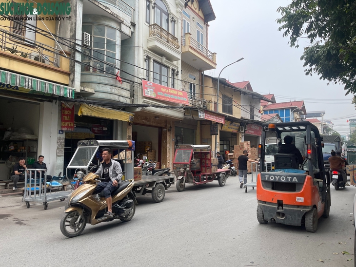 'Thủ phủ' bánh kẹo La Phù ngày giáp Tết- Ảnh 3. 'Thủ phủ' bánh kẹo La Phù ngày giáp Tết- Ảnh 3.