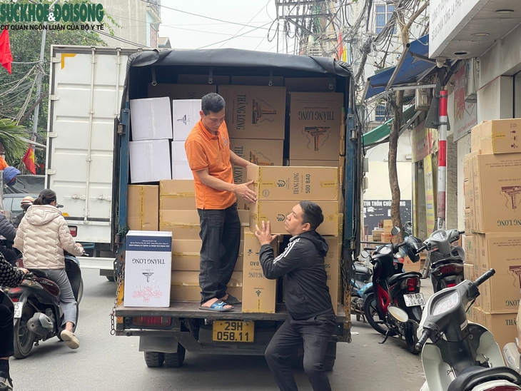 'Thủ phủ' bánh kẹo La Phù ngày giáp Tết- Ảnh 7. 'Thủ phủ' bánh kẹo La Phù ngày giáp Tết- Ảnh 7.