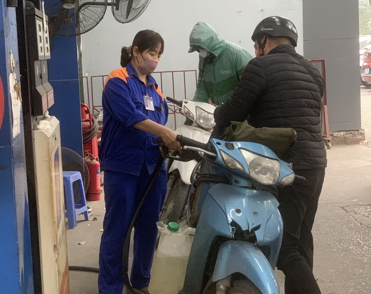 Giá xăng dầu có thể tiếp tục tăng trong kỳ điều hành ngày mai 5/2- Ảnh 1.