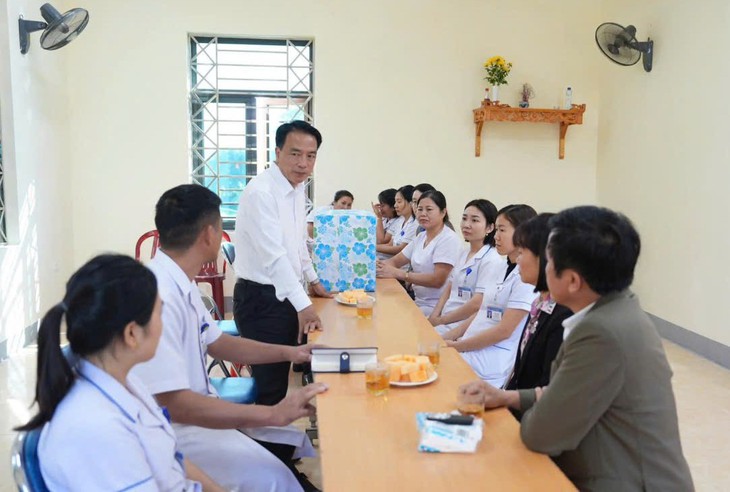 Giám đốc Sở Y tế Điện Biên kiểm tra trực cấp cứu, phòng dịch dịp Tết- Ảnh 1.