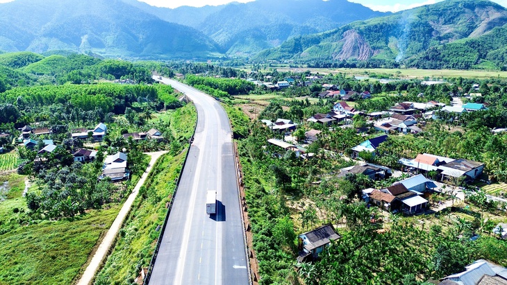 Cao tốc La Sơn - Hòa Liên tiếp tục cấm một số phương tiện đến cuối năm- Ảnh 1.
