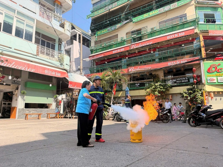 Nhiều vụ cháy xảy ra dịp cận Tết, Công an TPHCM khuyến cáo phòng ngừa- Ảnh 2.