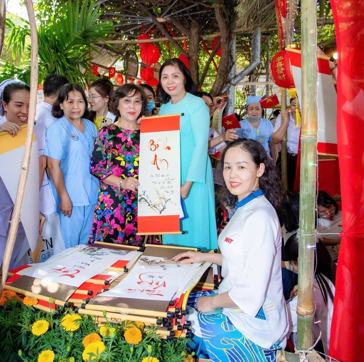 Ấm áp chợ Tết tại BVĐK Khánh Hòa- Ảnh 3. Ấm áp chợ Tết tại BVĐK Khánh Hòa- Ảnh 3.