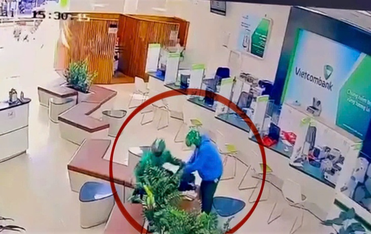 Bộ Công an biểu dương chiến công xuất sắc của các đơn vị điều tra vụ cướp ngân hàng ở Gia Lai- Ảnh 1. Bộ Công an biểu dương chiến công xuất sắc của các đơn vị điều tra vụ cướp ngân hàng ở Gia Lai- Ảnh 1.