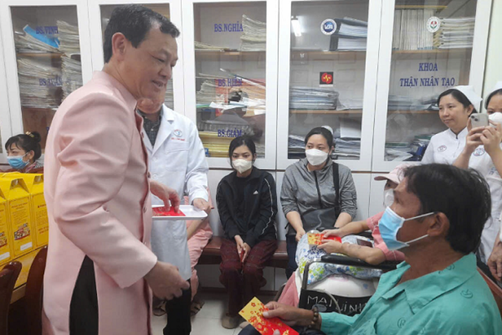 Chăm lo Tết trong bệnh viện hạng đặc biệt: Khi nhân viên y tế làm ‘người giữ Xuân’ cho bệnh nhân- Ảnh 1. Chăm lo Tết trong bệnh viện hạng đặc biệt: Khi nhân viên y tế làm ‘người giữ Xuân’ cho bệnh nhân- Ảnh 1.