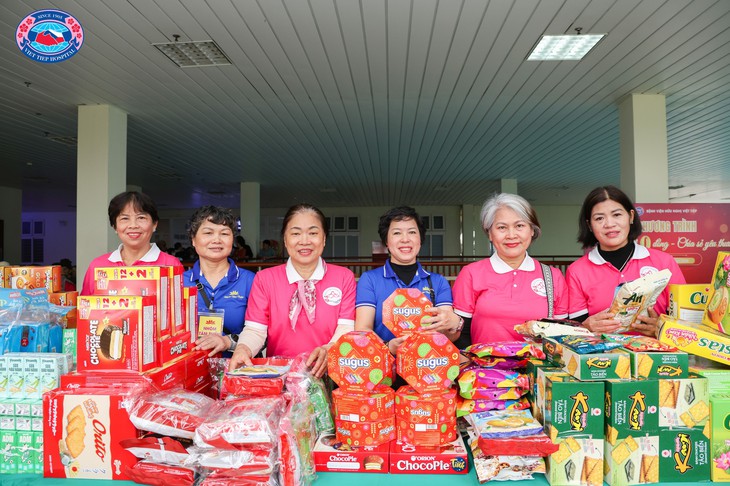 'Siêu thị Tết 0 đồng', thêm gắn kết yêu thương với người bệnh- Ảnh 1. 'Siêu thị Tết 0 đồng', thêm gắn kết yêu thương với người bệnh- Ảnh 1.