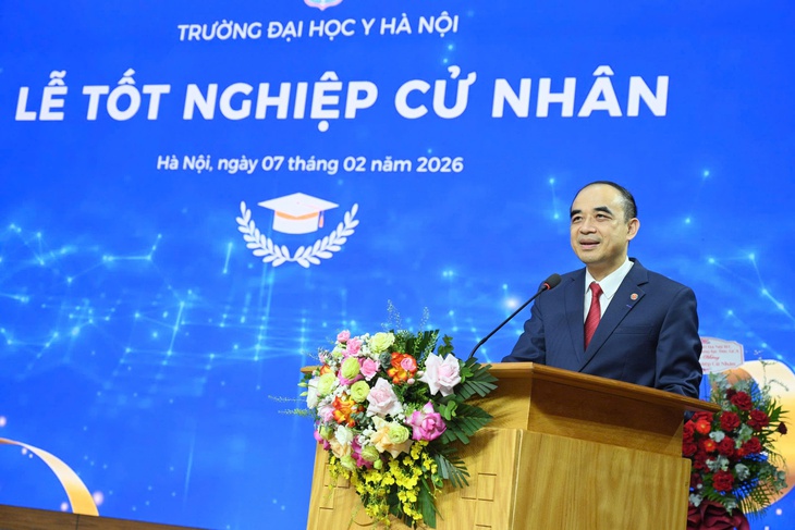 Gần 300 tân cử nhân nhận bằng tốt nghiệp, bổ sung nhân lực cho ngành y tế- Ảnh 1. Gần 300 tân cử nhân nhận bằng tốt nghiệp, bổ sung nhân lực cho ngành y tế- Ảnh 1.