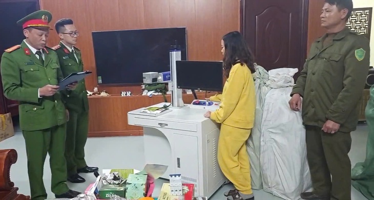 Thuê livestream nước ngoài, lập gian hàng giả mạo trên Shopee, TikTok để bán thuốc xương khớp ‘dỏm’- Ảnh 5. Thuê livestream nước ngoài, lập gian hàng giả mạo trên Shopee, TikTok để bán thuốc xương khớp ‘dỏm’- Ảnh 5.