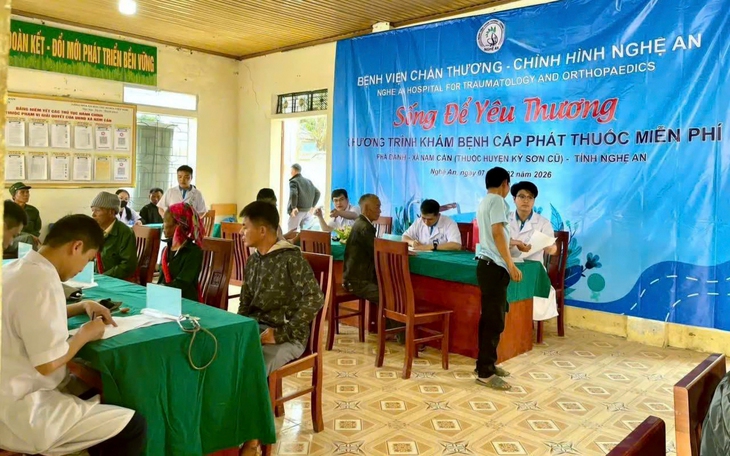 Thầy thuốc Nghệ An mang Xuân ấm đến vùng cao- Ảnh 1.