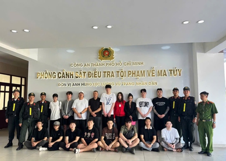 Kiểm tra quán bar tại TPHCM, 17 người dương tính với ma túy- Ảnh 2. Kiểm tra quán bar tại TPHCM, 17 người dương tính với ma túy- Ảnh 2.
