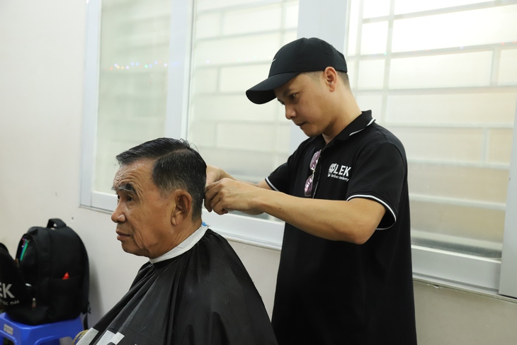 'Chợ 0 đồng' ấm áp, mang Tết đủ đầy đến bệnh nhân nghèo- Ảnh 8.
