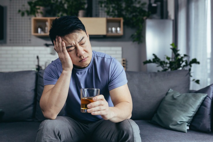 Có nên cho người say rượu ăn uống không?- Ảnh 1.