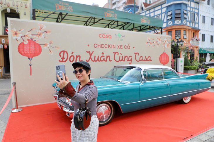 Du khách thích thú check-in dàn xe cổ của dân chơi TPHCM- Ảnh 5. Du khách thích thú check-in dàn xe cổ của dân chơi TPHCM- Ảnh 5.