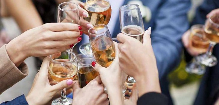 Uống rượu bia ngày Tết, hôm sau CSGT kiểm tra có nồng độ cồn có bị xử phạt không?- Ảnh 1. Uống rượu bia ngày Tết, hôm sau CSGT kiểm tra có nồng độ cồn có bị xử phạt không?- Ảnh 1.