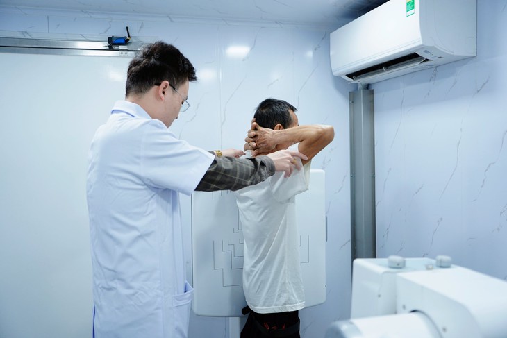 Tết ấm nghĩa tình - Lan tỏa giá trị nhân văn từ Bệnh viện Phổi Nghệ An- Ảnh 5.