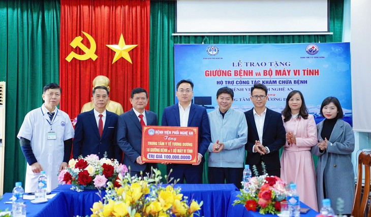 Khánh thành tòa nhà mới, Trung tâm Y tế Tương Dương nhận hỗ trợ trang thiết bị trị giá 100 triệu đồng- Ảnh 1.