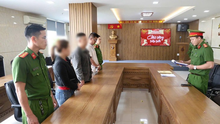 Triệt xóa đường dây sản xuất, buôn bán sơn JOTUN giả, thu giữ hơn 5 tấn hàng- Ảnh 1. Triệt xóa đường dây sản xuất, buôn bán sơn JOTUN giả, thu giữ hơn 5 tấn hàng- Ảnh 1.