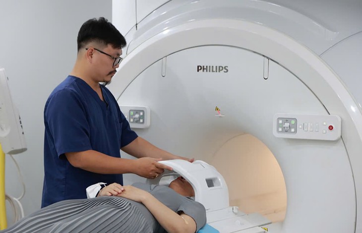 Mối quan hệ giữa bác sĩ và AI trong tương lai: Thay thế, cạnh tranh hay cộng sinh?- Ảnh 1.